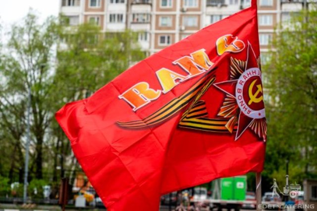 Атмосфера памяти: полевой кейтеринг на 9 мая